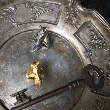 Horse ring/ gold