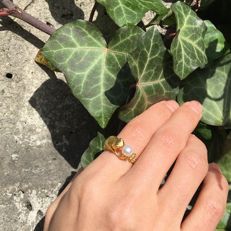 frog & pearl ring/ gold