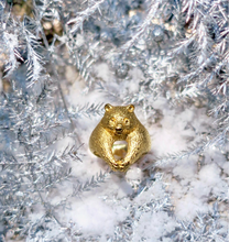 Load image into Gallery viewer, Hug bear ring/ gold
